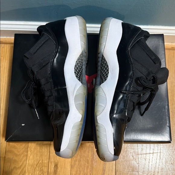 Jordan 11 Men's Black and White Low-Top Sneakers - Picture 2 of 7